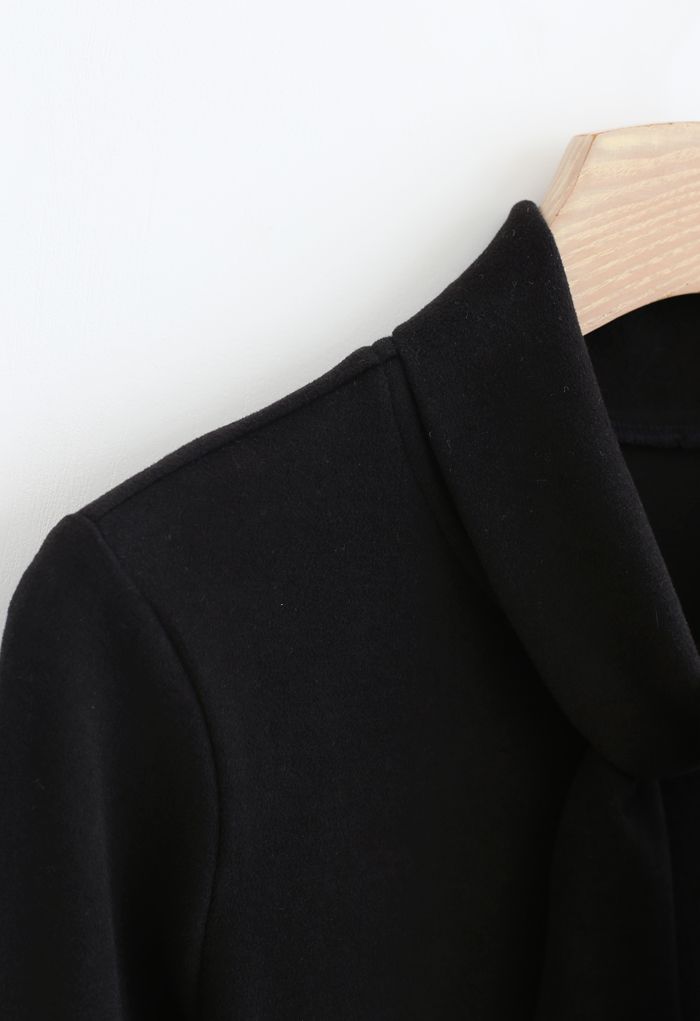 Top de manga larga de tacto suave con cuello anudado en negro