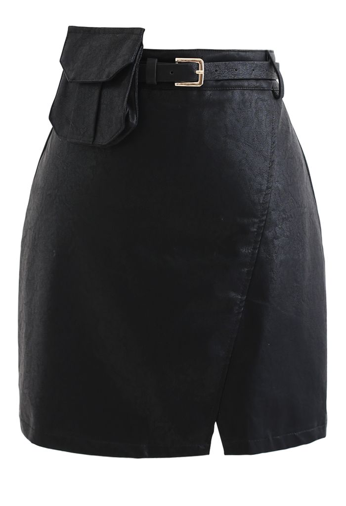 Minifalda Bud de cuero sintético con bolsillo con cinturón en negro