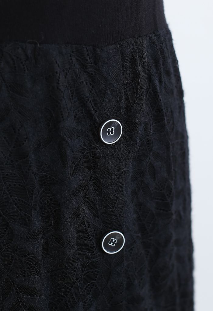 Falda midi de punto de encaje con botones y estampado de hojas en negro