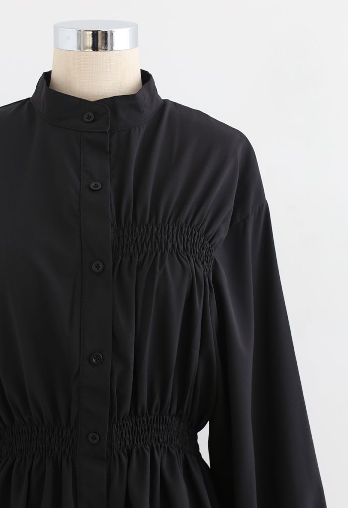 Vestido camisero asimétrico fruncido con botones en negro