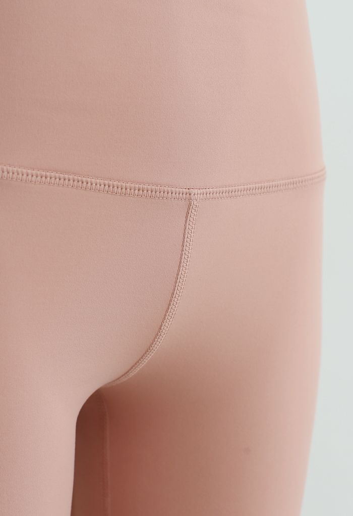 Shorts tipo legging de talle alto con detalle de costuras en rosa