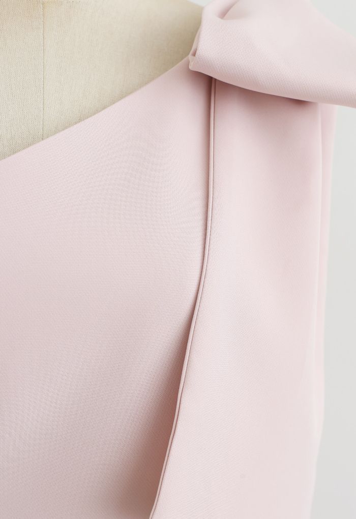 Vestido recto con abertura oblicua y correa de lazo en rosa