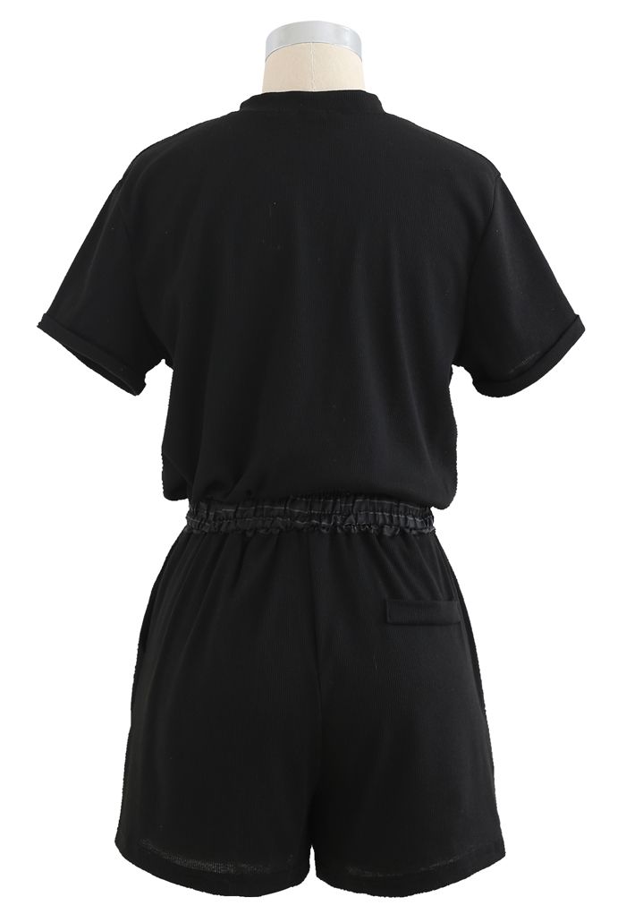 Conjunto de shorts y top corto con cordón y botones en negro