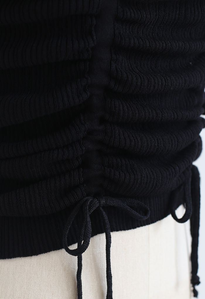 Top de punto con cuello cuadrado y cordón fruncido en negro
