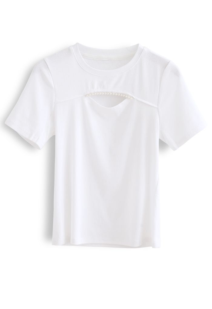 Camiseta ajustada con perlas recortadas en el frente en blanco