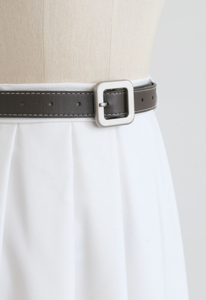 Falda midi clásica plisada con cinturón en blanco