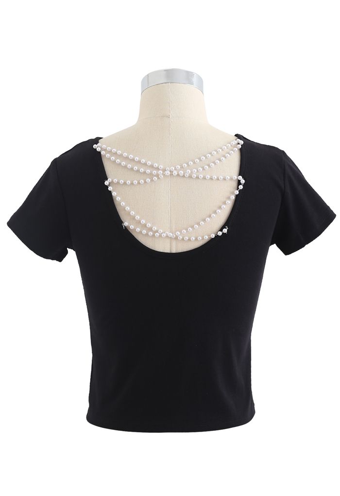 Camiseta corta con cadena de perlas entrecruzadas en negro