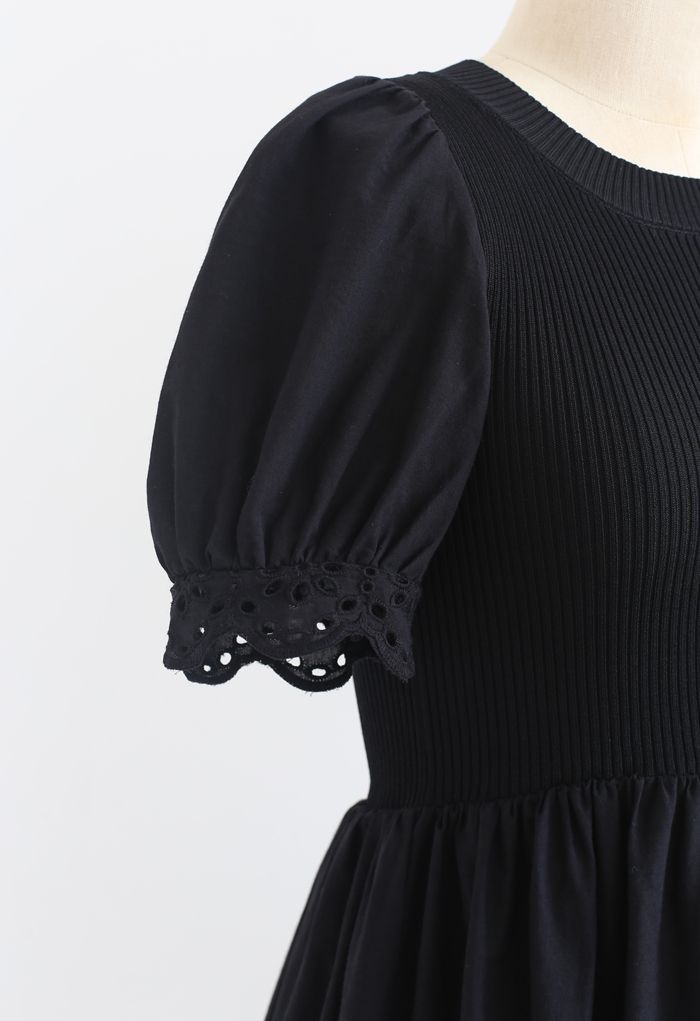 Vestido de punto de manga corta con ojales bordados en negro