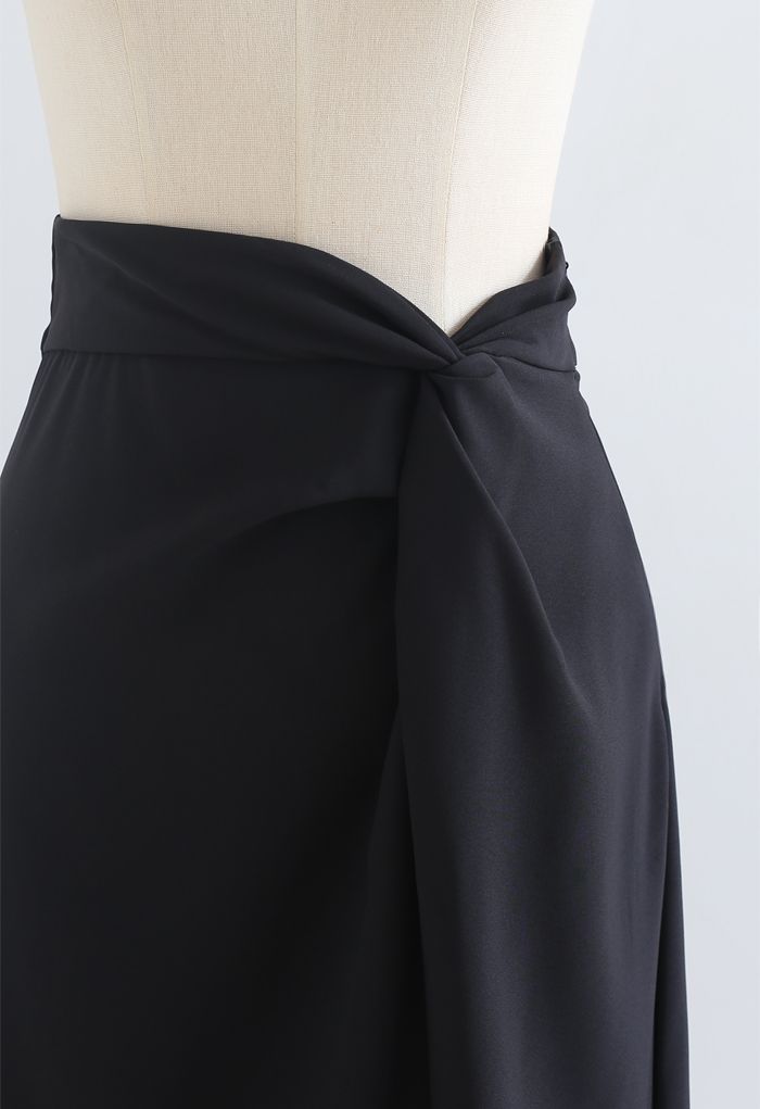 Falda de tubo con abertura en la cintura y nudo en negro