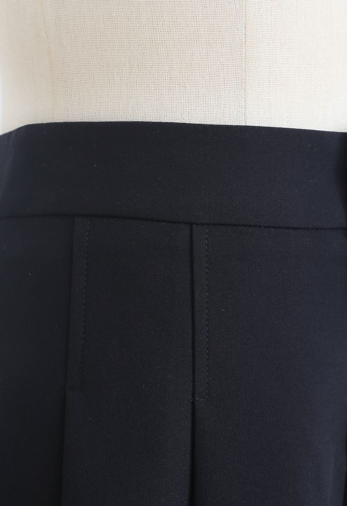 Shorts plisados con bolsillo lateral en negro