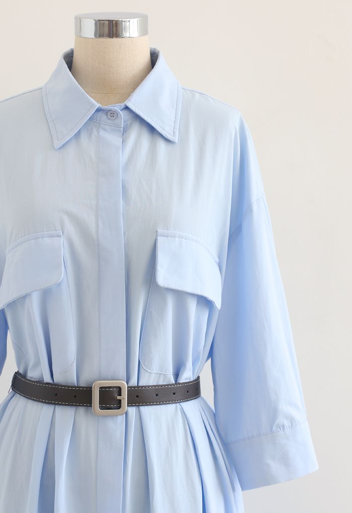 Vestido camisero de algodón con cinturón y botones en azul cielo