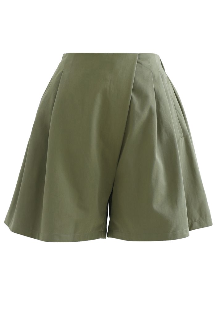 Shorts plisados con bolsillo lateral con cremallera de tiro alto en verde militar