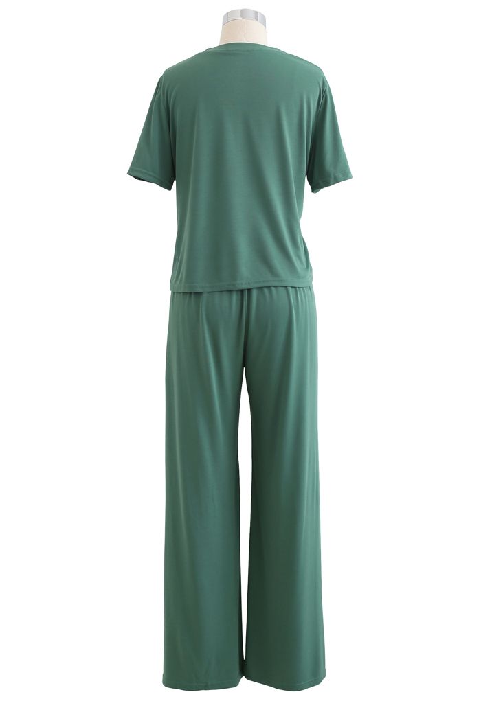 Conjunto de pantalón y camiseta con ribete fruncido en verde