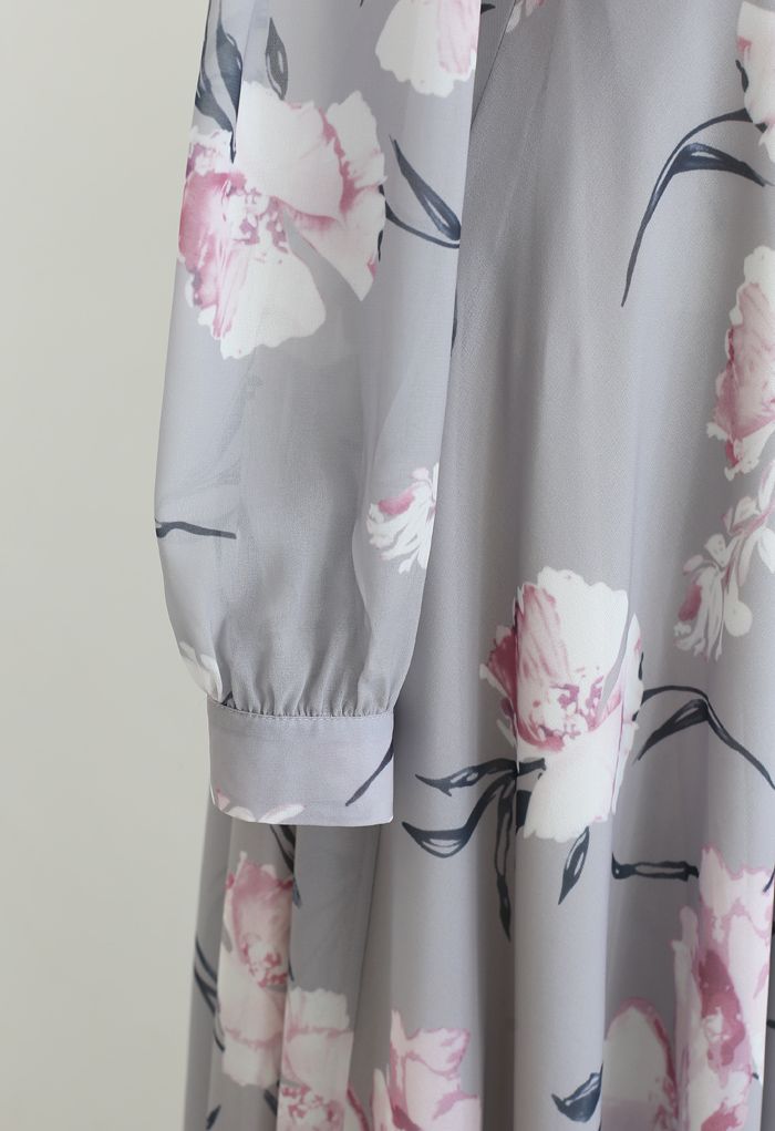 Impresionante vestido maxi de gasa con estampado floral gris