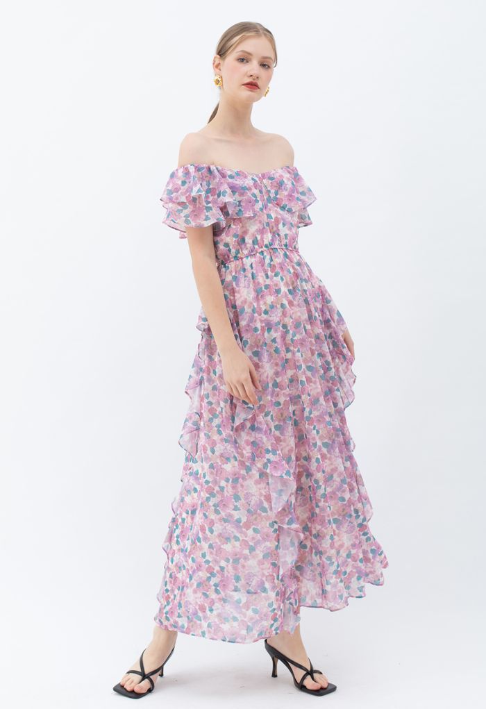 Vestido largo lila con hombros descubiertos y volantes asimétricos florales