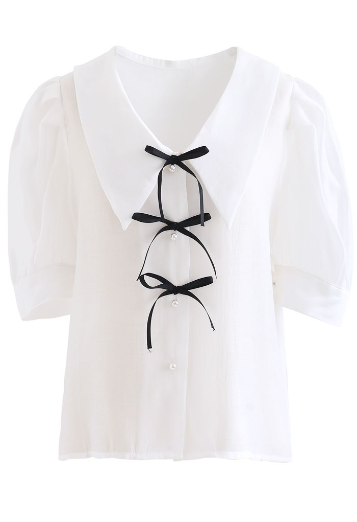 Camisa abotonada con cuello y lazo en blanco