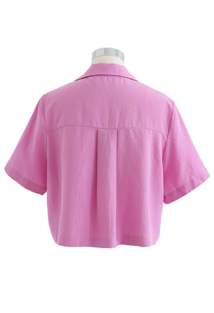 Camisa corta abotonada con bolsillo con solapa de muesca en rosa