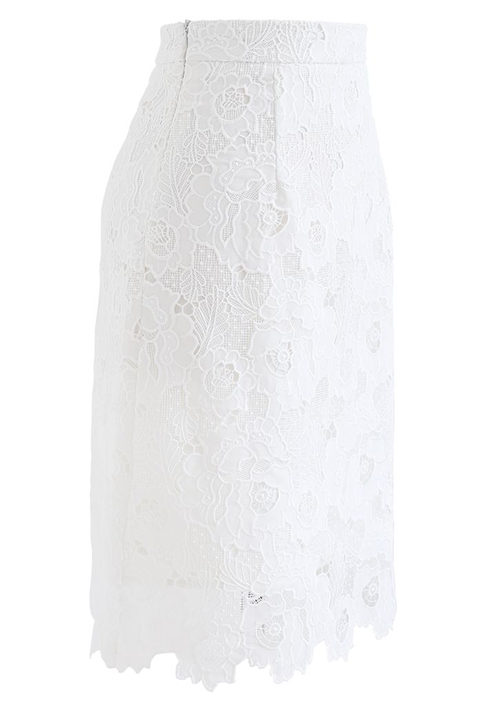 Falda de lápiz de croché de Blooming Peony en blanco