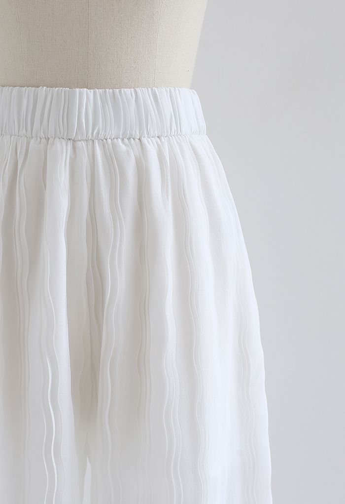 Pantalones de pernera ancha plisados ondulados en blanco