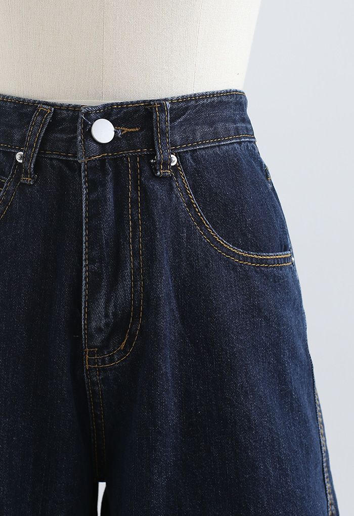 Pantalones cortos de mezclilla relajados con dobladillo sin rematar en azul marino