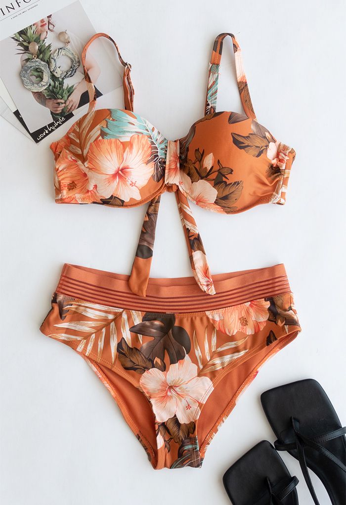 Conjunto de bikini estilo bustier con estampado de hojas tropicales en naranja