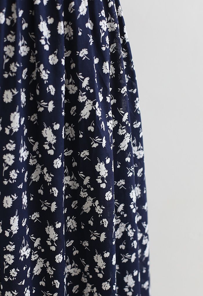 Conjunto de top corto fruncido y falda midi Flowery Land en azul marino