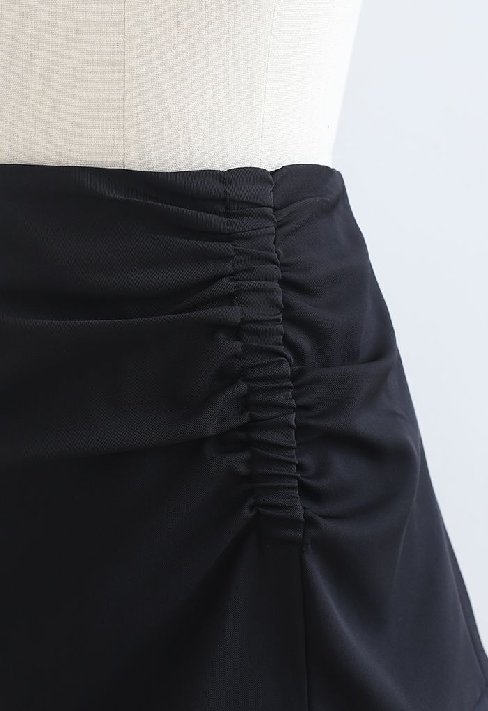 Minifalda fruncida en el frente con dobladillo con volantes en negro