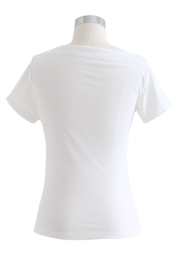 Camiseta con frente fruncido en blanco