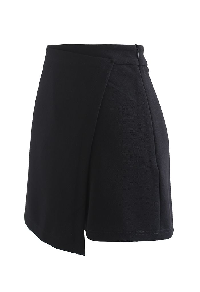 Minifalda falda asimétrica con solapa en negro