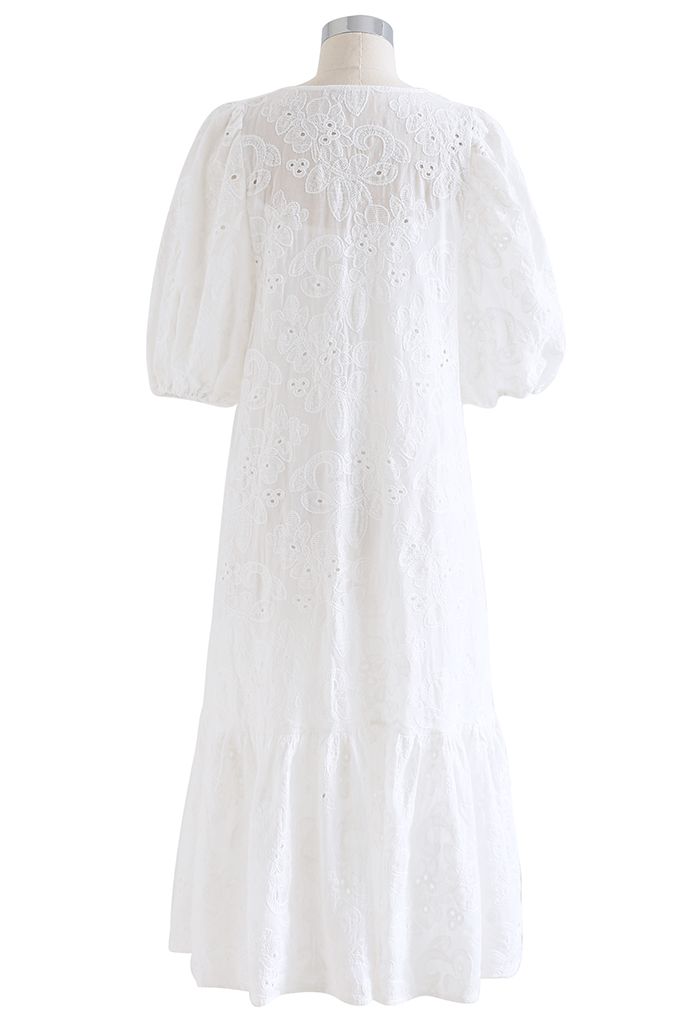 Vestido Dolly bordado con manga de burbuja y botones en blanco