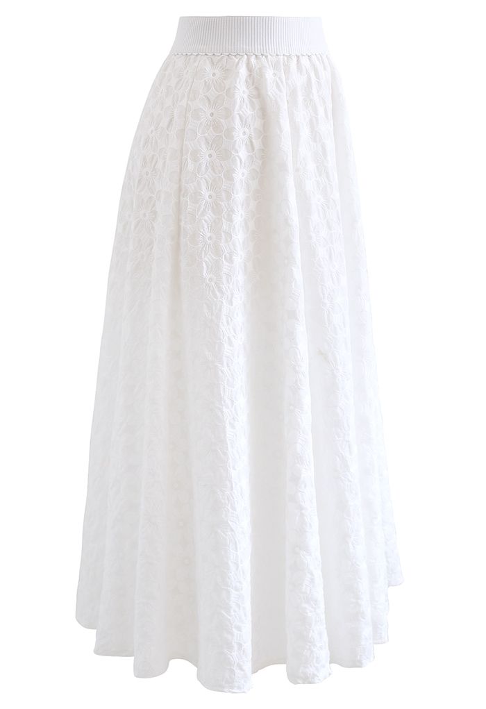 Falda midi con margaritas bordadas en blanco