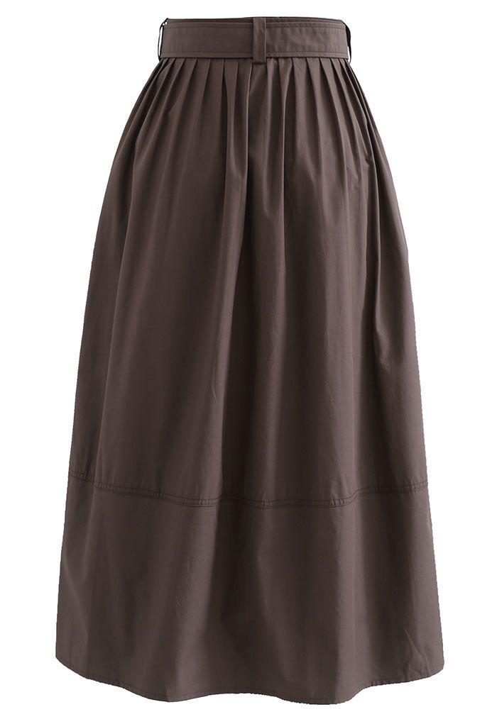 Falda midi plisada con botones y cinturón marrón