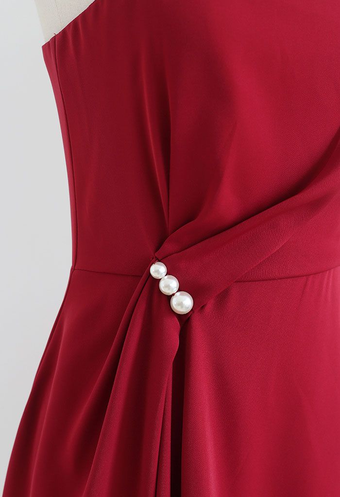 Vestido camisero asimétrico drapeado fruncido con ribete de perlas en rojo