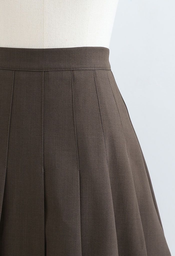 Minifalda plisada de cintura alta en marrón