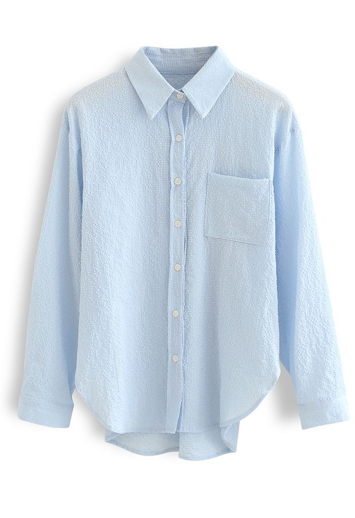 Camisa Hi-Lo con botones en relieve en azul