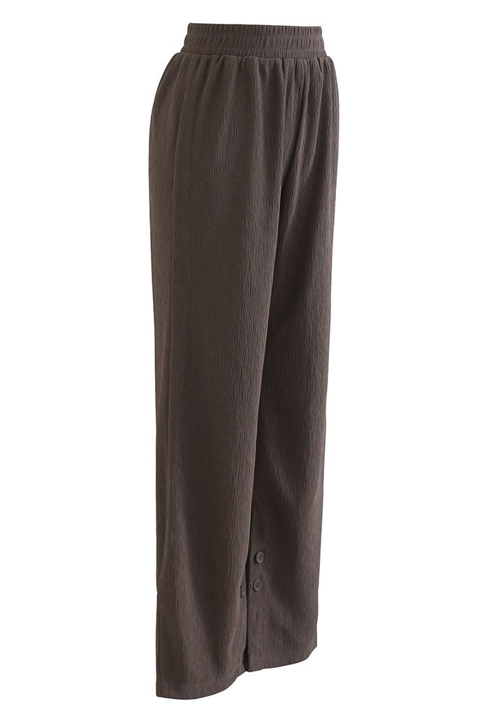 Pantalones de pierna recta con puños con abertura abotonada en marrón