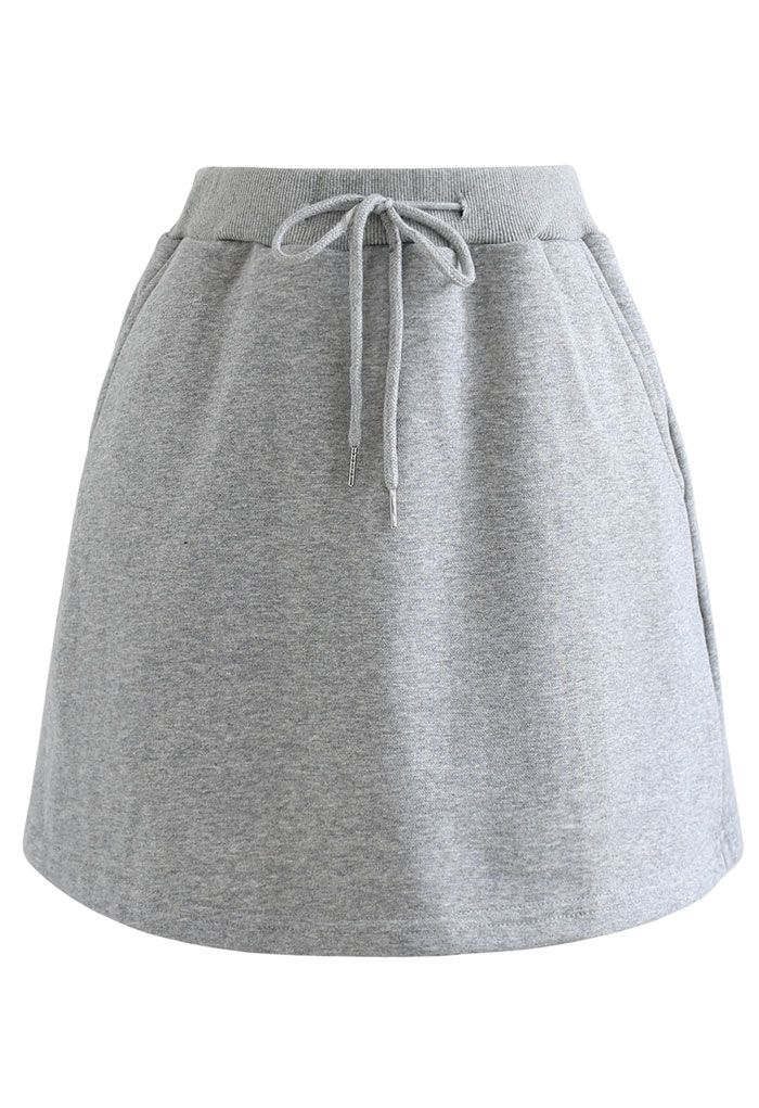 Minifalda pantalón de algodón con bolsillo con cordón en gris