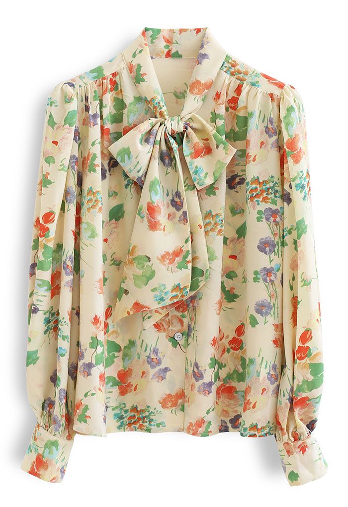 Camisa de gasa con lazo anudado y estampado floral suave
