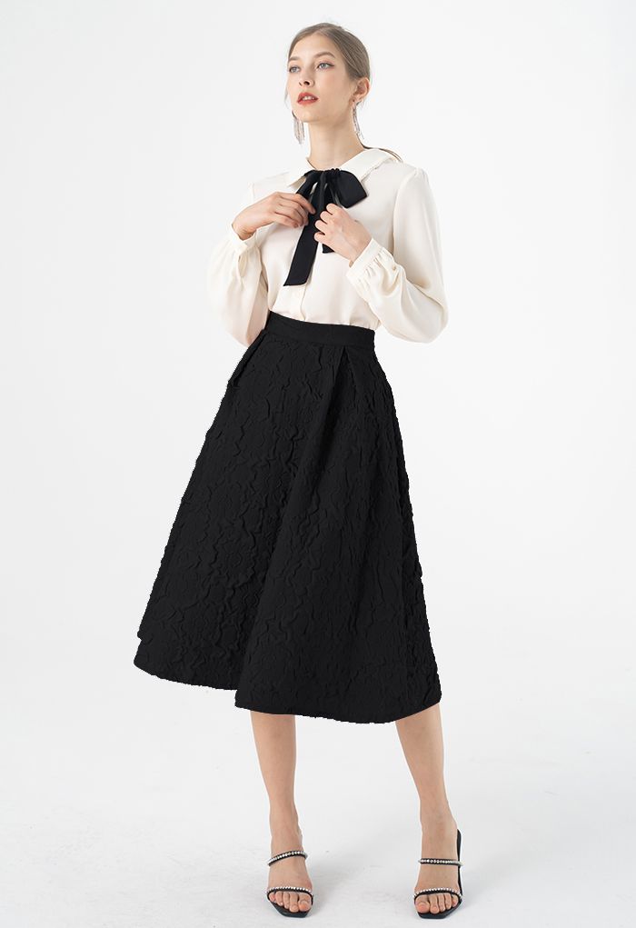 Falda midi plisada con estampado de girasol en negro