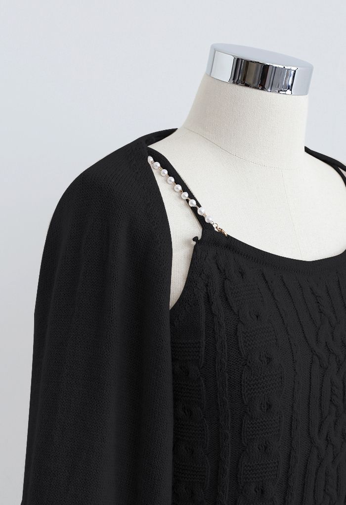 Conjunto de top de tirantes de punto trenzado recortado y manga de suéter en negro