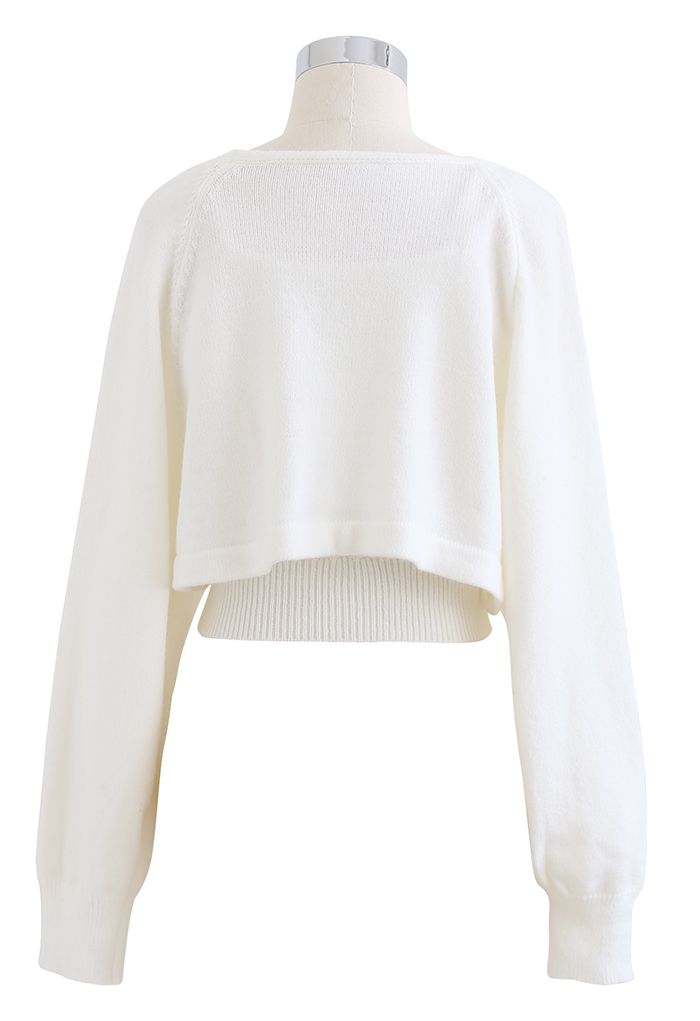 Conjunto de top de tirantes de punto trenzado corto y manga de suéter en blanco
