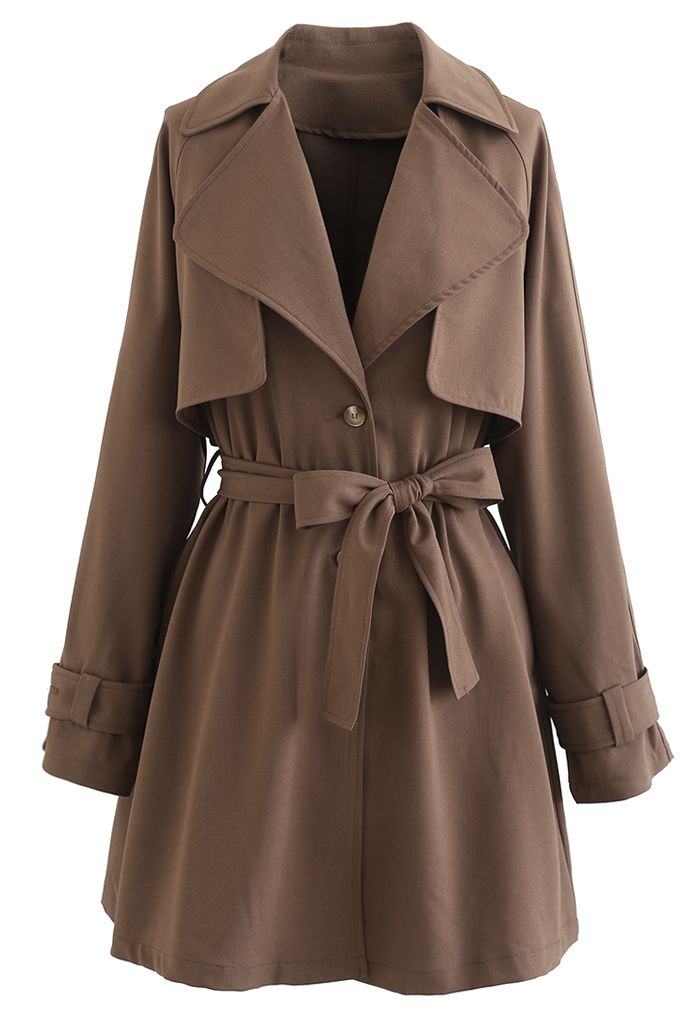 Minivestido con abrigo y botones con solapa de tormenta en marrón