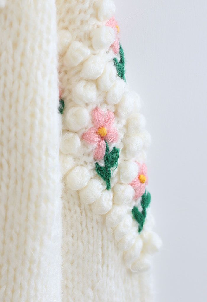 Suéter tejido a mano con pompones de diamantes florales de Stitch en blanco