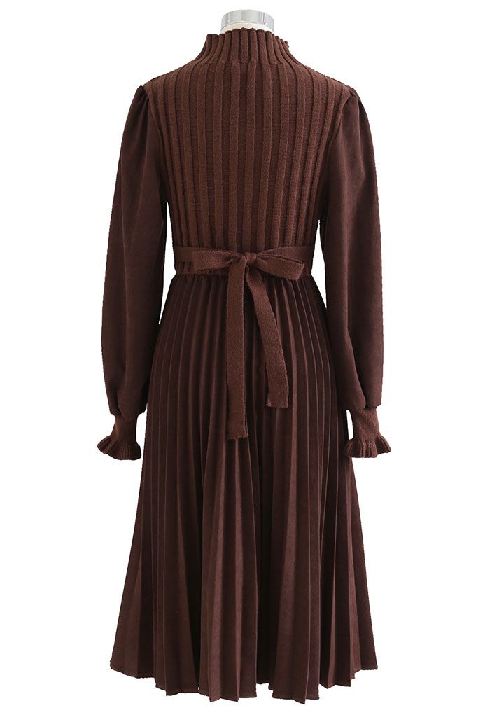 Vestido midi plisado empalmado de punto de cable en marrón