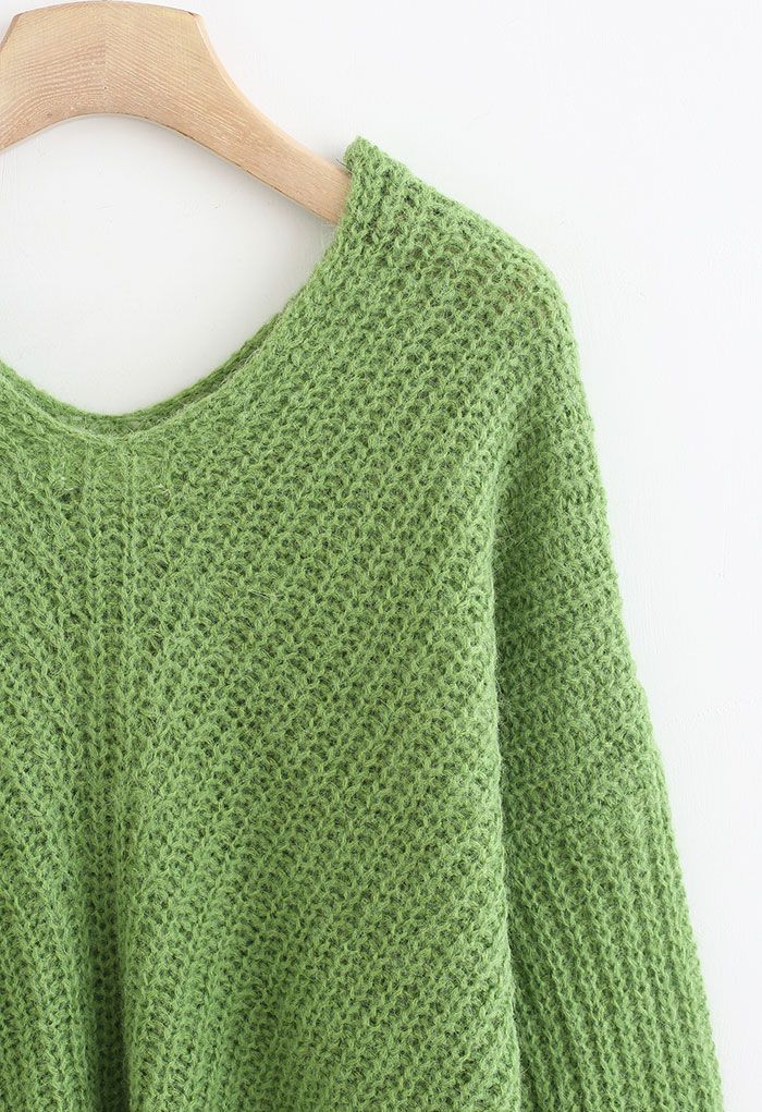 Suéter de punto ahuecado con cuello en V en verde