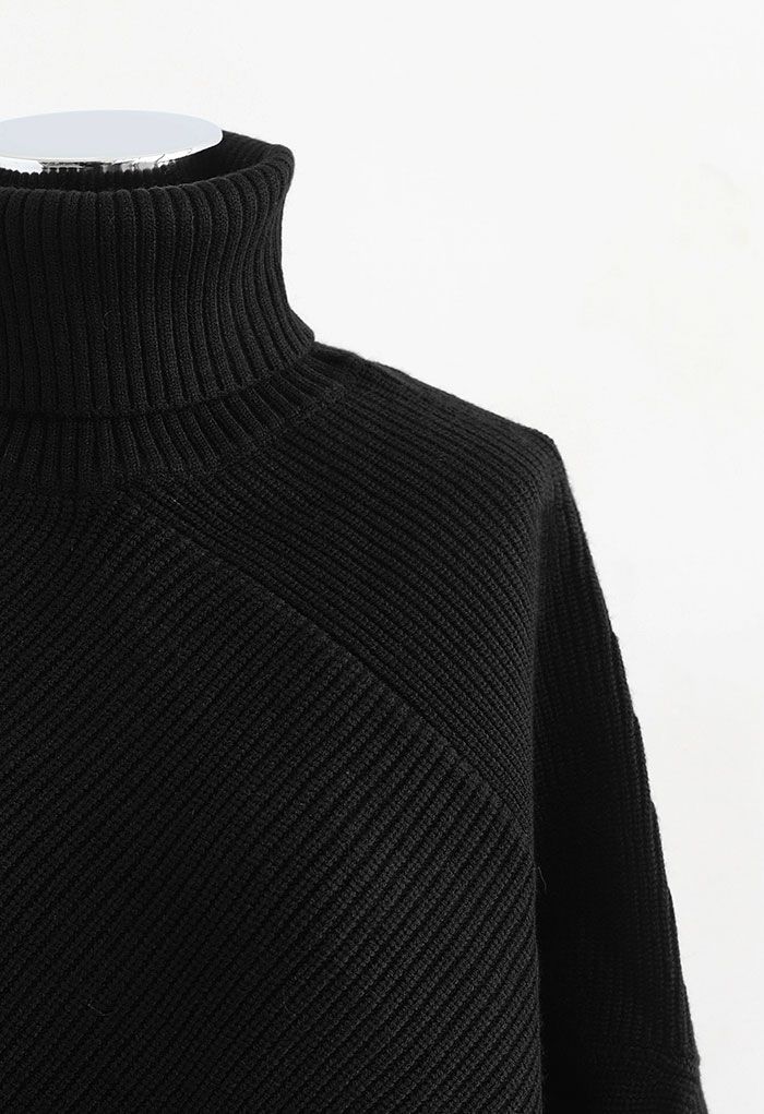 Suéter de punto asimétrico con mangas de murciélago y cuello alto en negro