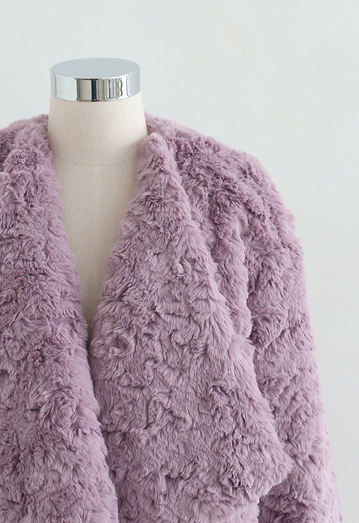 Abrigo de piel sintética ceñida con solapa ancha en violeta
