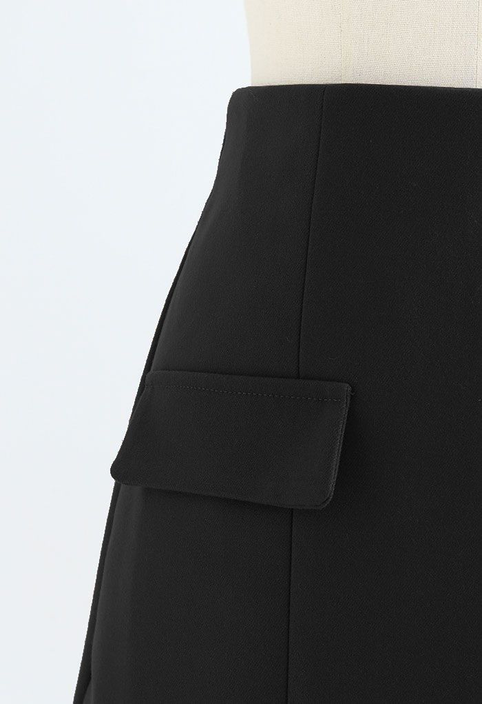 Minifalda negra de talle alto con detalle de solapa