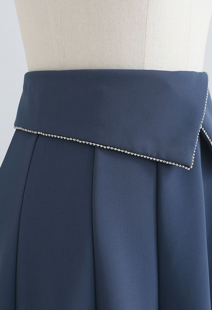 Falda midi con detalle de costuras con solapa de cristal en azul polvoriento