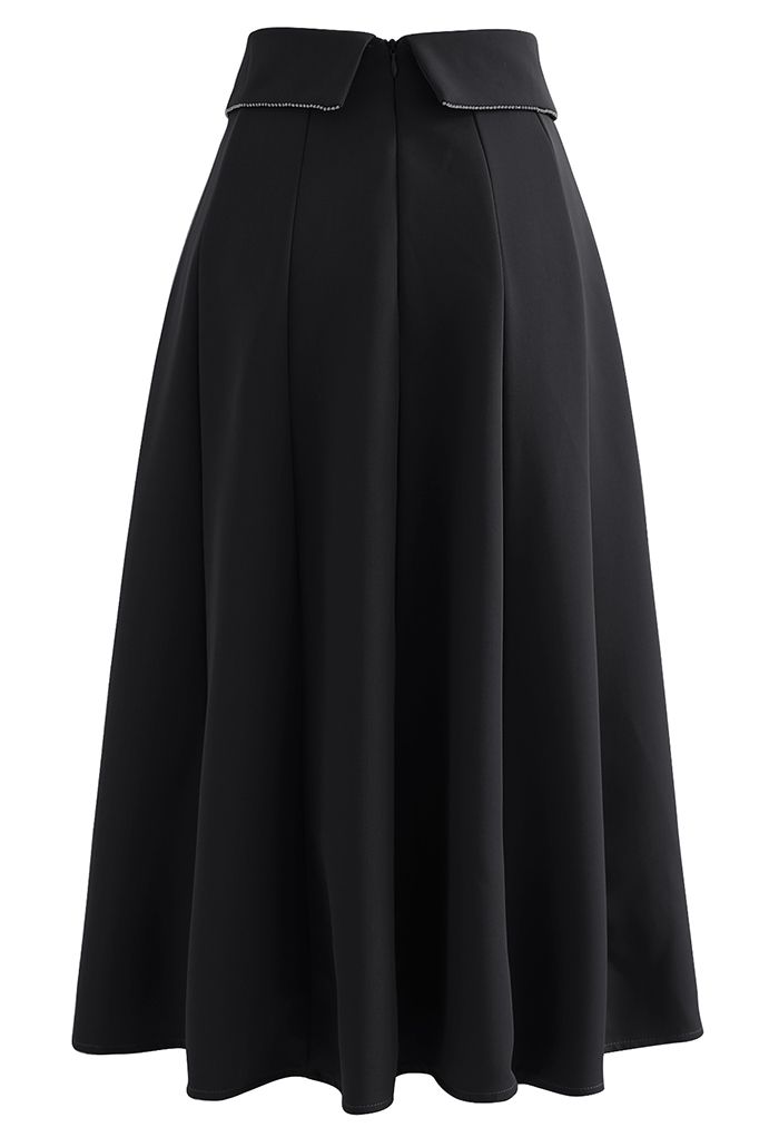 Falda midi con detalle de costuras con solapa de cristal en negro
